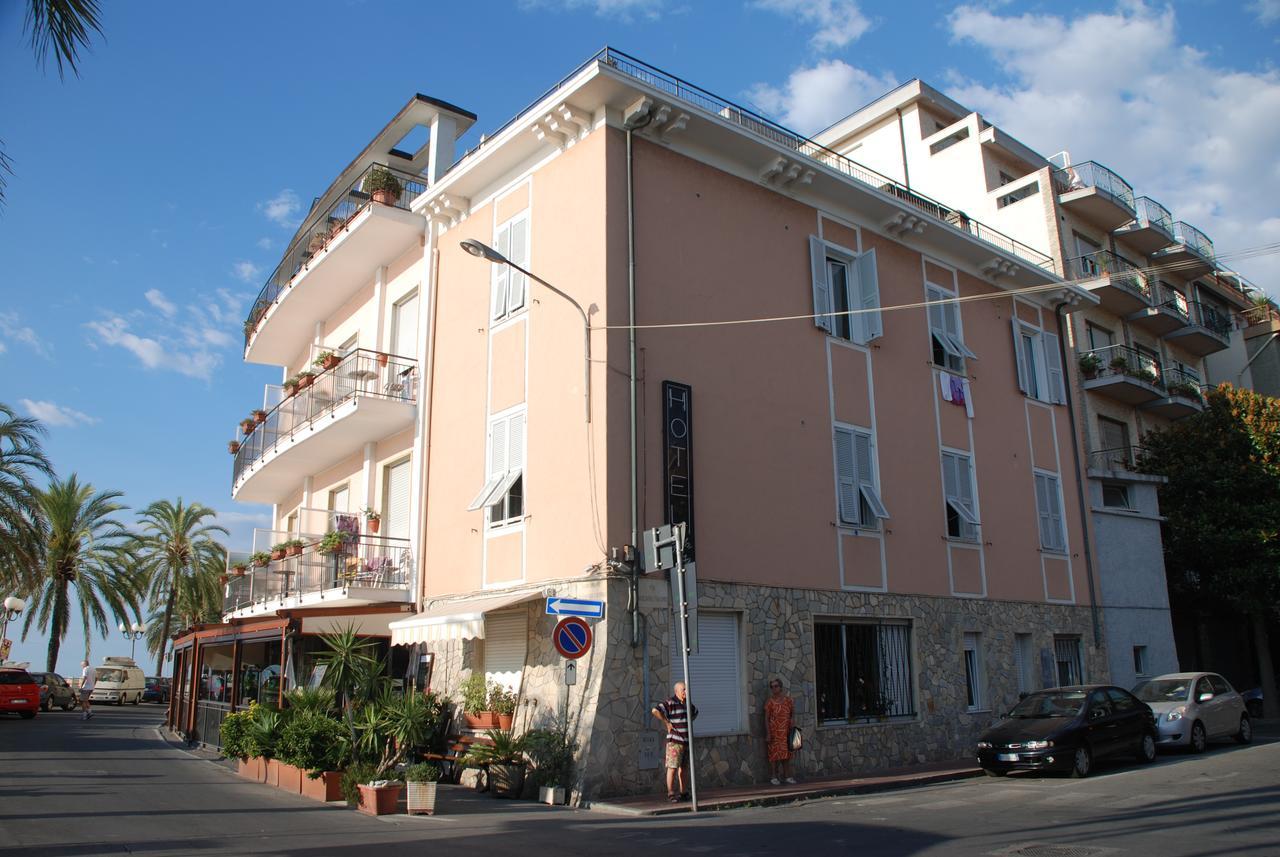 Albium Hotel Albenga Exterior foto